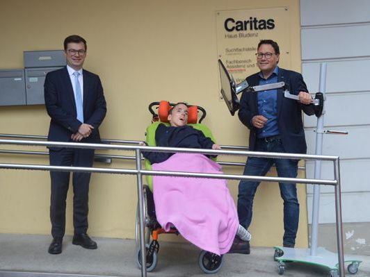 Andreas Huber, Sabrina Rünzler und Stefan Fischnaller freuen sich über das Augensteuerungs-Kommunikationssystem. Andreas Huber, Sabrina Rünzler und Stefan Fischnaller freuen sich über das Augensteuerungs-Kommunikationssystem.
