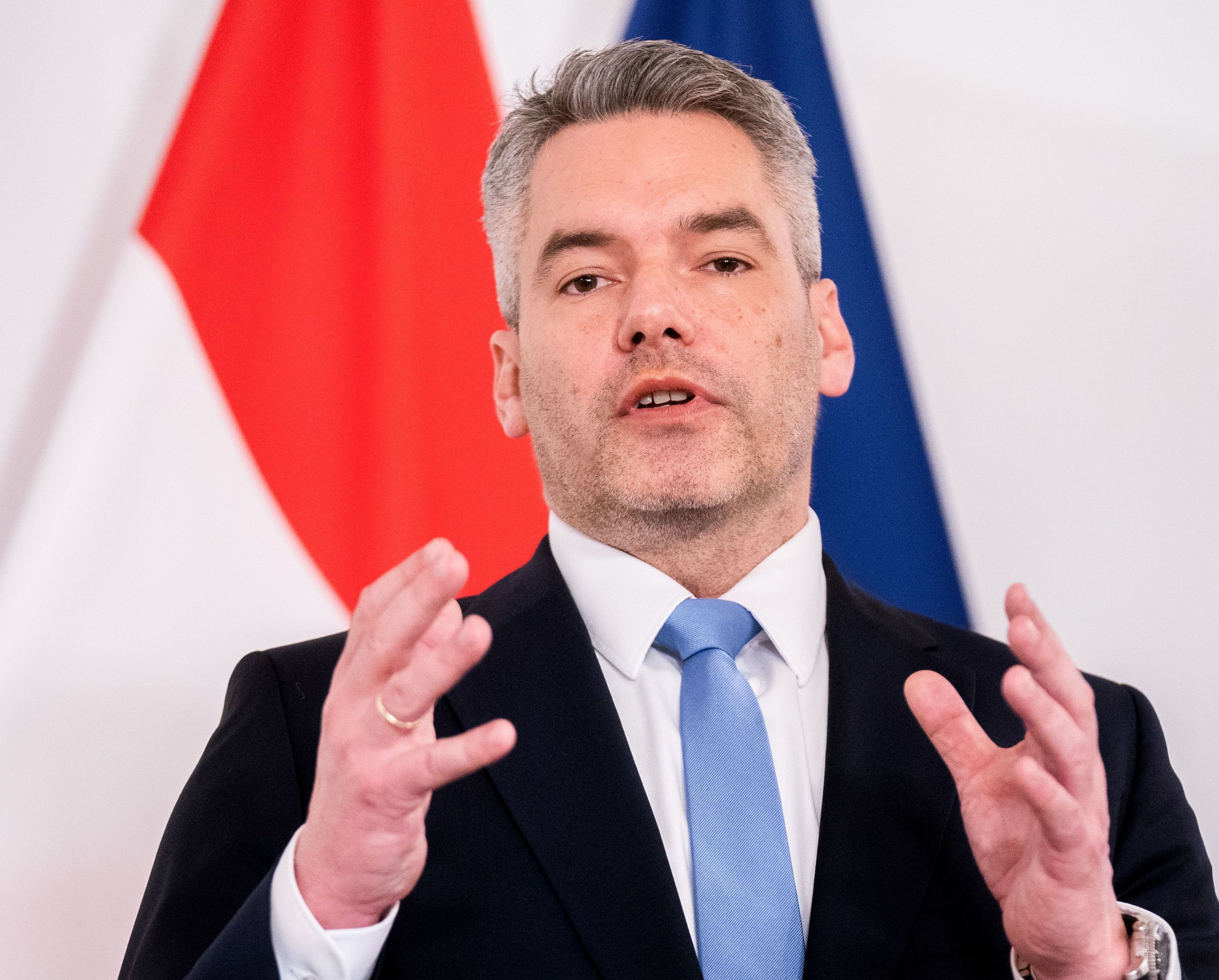 Laut Nehammer würden die restlichen Zelte von Griechenland nach Bedarf verwendet. Laut Nehammer würden die restlichen Zelte von Griechenland nach Bedarf verwendet.