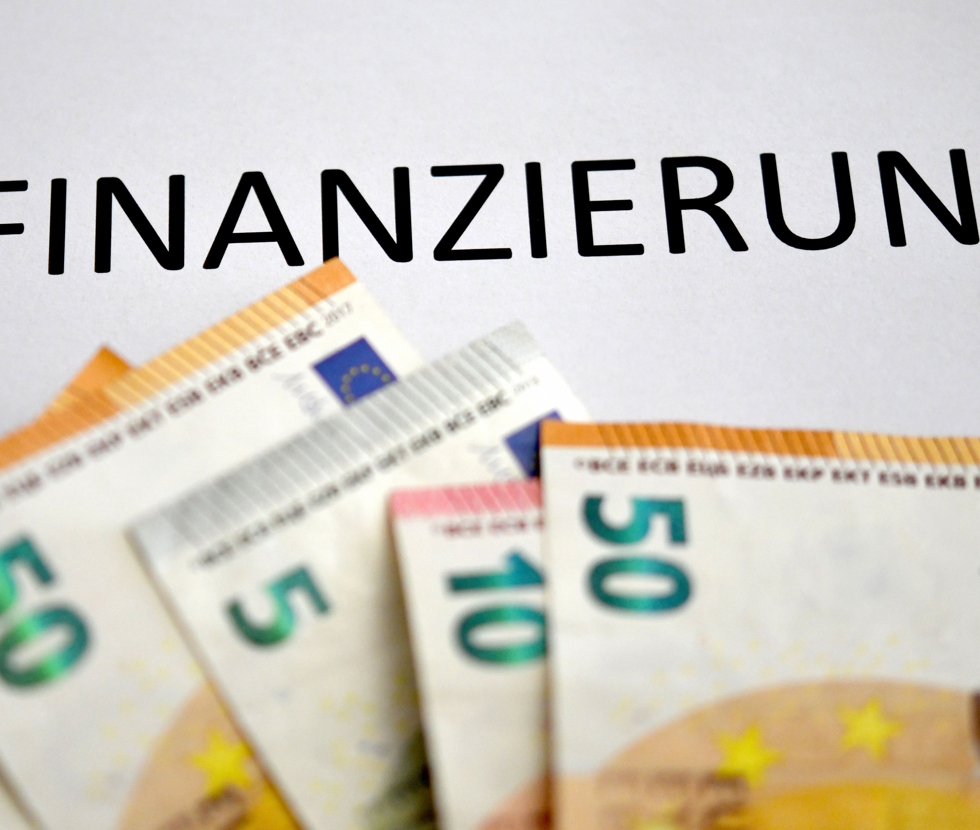 aiffeisen-Analysten setzen auf baldiges Ende des Zwangssparens. aiffeisen-Analysten setzen auf baldiges Ende des Zwangssparens.