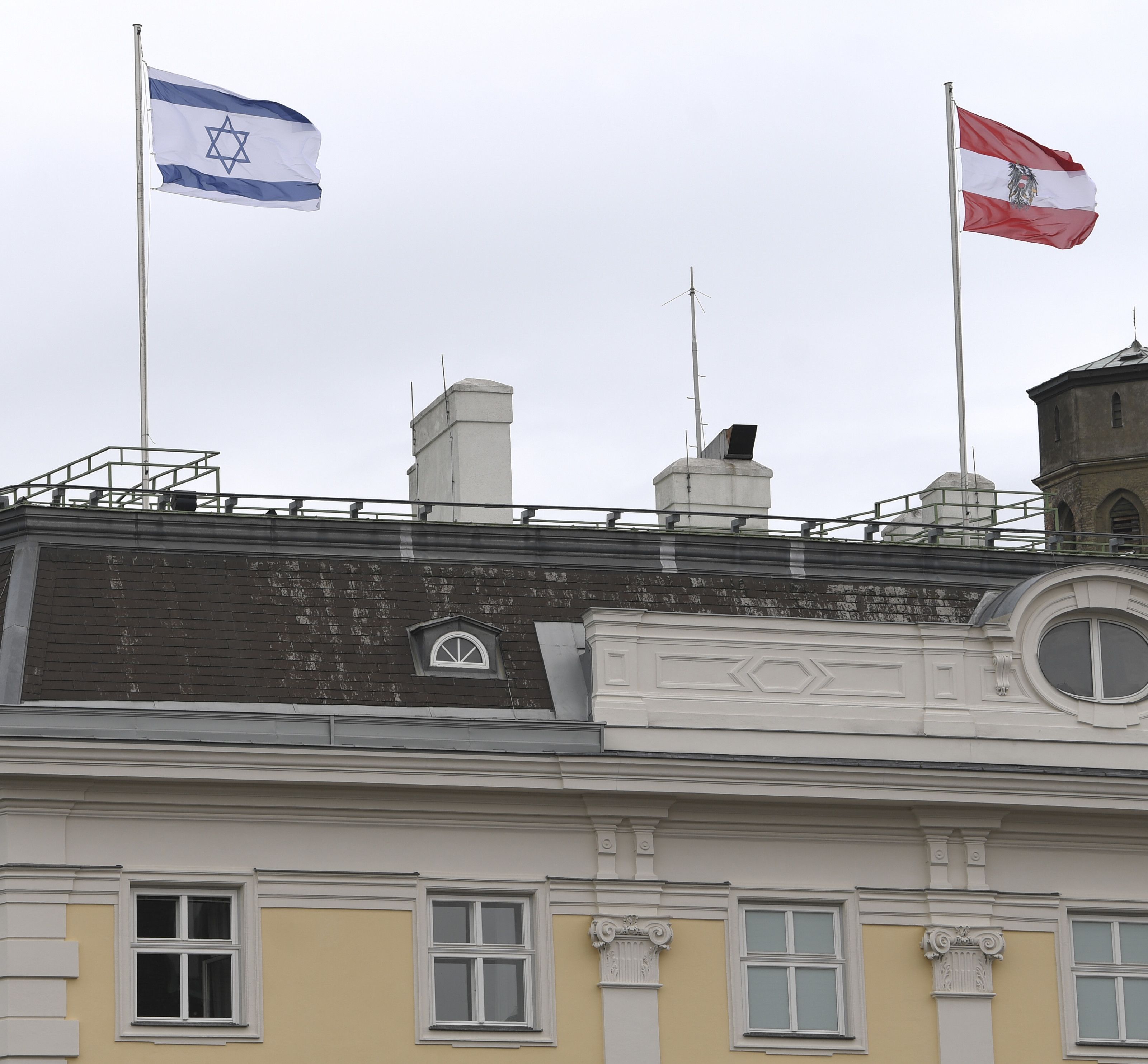 Die Fahne wurde auf dem Bundeskanzleramt und dem Außenministerium gehisst. Die Fahne wurde auf dem Bundeskanzleramt und dem Außenministerium gehisst.