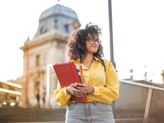 Bei der Online-Infostunde gibt es einen Einblick in die verschiedenen Möglichkeiten der Auslandsaufenthalte. Bei der Online-Infostunde gibt es einen Einblick in die verschiedenen Möglichkeiten der Auslandsaufenthalte.