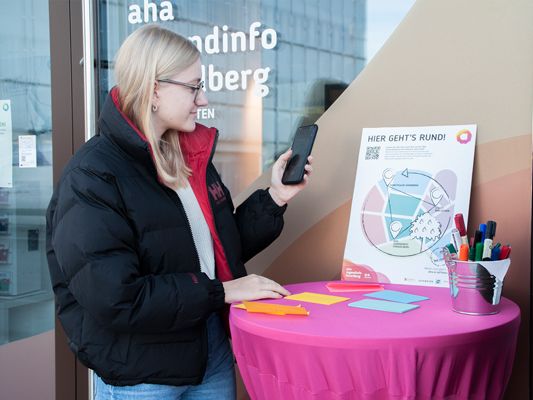 Noch bis 12. November 2021 können Jugendliche bei einer digitalen Stadtrallye (Actionbound) die Städte Bludenz, Bregenz und Dornbirn erkunden. Noch bis 12. November 2021 können Jugendliche bei einer digitalen Stadtrallye (Actionbound) die Städte Bludenz, Bregenz und Dornbirn erkunden.