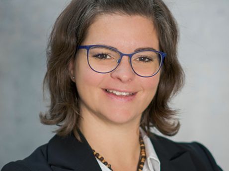 Vortragende Barbara Sönser-Gantner spricht über das Leben mit Kopfschmerzen. Vortragende Barbara Sönser-Gantner spricht über das Leben mit Kopfschmerzen.