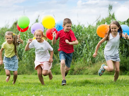 Der Sommer kann kommen – die Bludenzer Kindergärtler*innen und Schüler*innen können sich über ein cooles Ferienprogramm freuen. Der Sommer kann kommen – die Bludenzer Kindergärtler*innen und Schüler*innen können sich über ein cooles Ferienprogramm freuen.