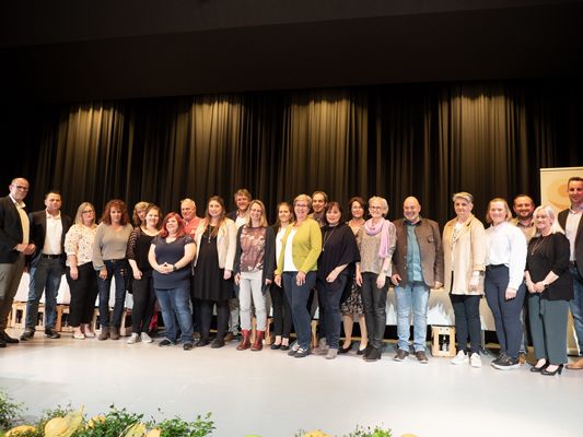 Die geehrten Jubilare mit Bgm. Walter Gohm und Leiter der Personalvertretung Christian Gamon (li) sowie Amtsleiter Christian Neyer MA (re).