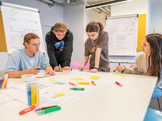 Verschiedene Unterstützungsmöglichkeiten für Projekte von und mit Jugendlichen werden am 17. April vorgestellt Verschiedene Unterstützungsmöglichkeiten für Projekte von und mit Jugendlichen werden am 17. April vorgestellt