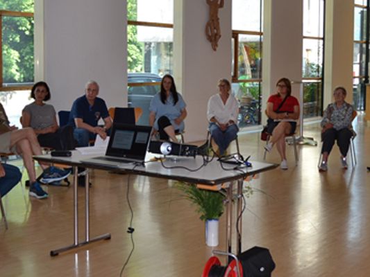 In Satteins wurden bereits Freiwillige, die sich für Besuchsdienste interessieren, geschult. Nun wird dazu auch eine Infoveranstaltung in Bludenz am Mittwoch, 4. September, von 16 bis 17.30 Uhr im Sozialzentrum Senecura angeboten. In Satteins wurden bereits Freiwillige, die sich für Besuchsdienste interessieren, geschult. Nun wird dazu auch eine Infoveranstaltung in Bludenz am Mittwoch, 4. September, von 16 bis 17.30 Uhr im Sozialzentrum Senecura angeboten.