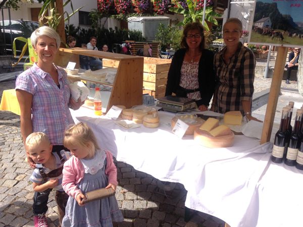 Der Alpabtrieb mit gleichzeitigem Käsemarkt lockt zahlreiche Besucher nach Nenzing. Der Alpabtrieb mit gleichzeitigem Käsemarkt lockt zahlreiche Besucher nach Nenzing.