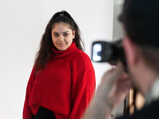 An vier Terminen bekommen Jugendliche Tipps und Infos rund um die Bewerbung sowie ein gratis Bewerbungsfoto. An vier Terminen bekommen Jugendliche Tipps und Infos rund um die Bewerbung sowie ein gratis Bewerbungsfoto.