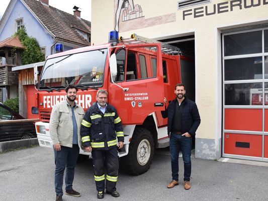 Kulturstadtrat Cenk Dogan, Kommandant der Feuerwehr Bings/Stallehr Rainer Batlogg und Bürgermeister Simon Tschann Kulturstadtrat Cenk Dogan, Kommandant der Feuerwehr Bings/Stallehr Rainer Batlogg und Bürgermeister Simon Tschann