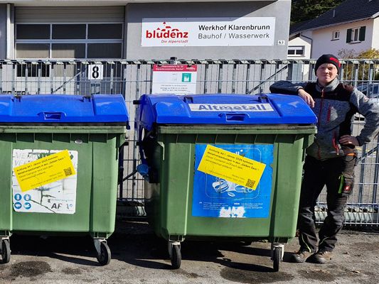 Zum Jahreswechsel werden die blauen Container entfernt. Altmetall und Kleineisen wie Pfannen, Drahtreste, Schrauben etc. können beim Bauhof oder beim Altstoffsammezentrum kostenlos abgegeben werden. Zum Jahreswechsel werden die blauen Container entfernt. Altmetall und Kleineisen wie Pfannen, Drahtreste, Schrauben etc. können beim Bauhof oder beim Altstoffsammezentrum kostenlos abgegeben werden.