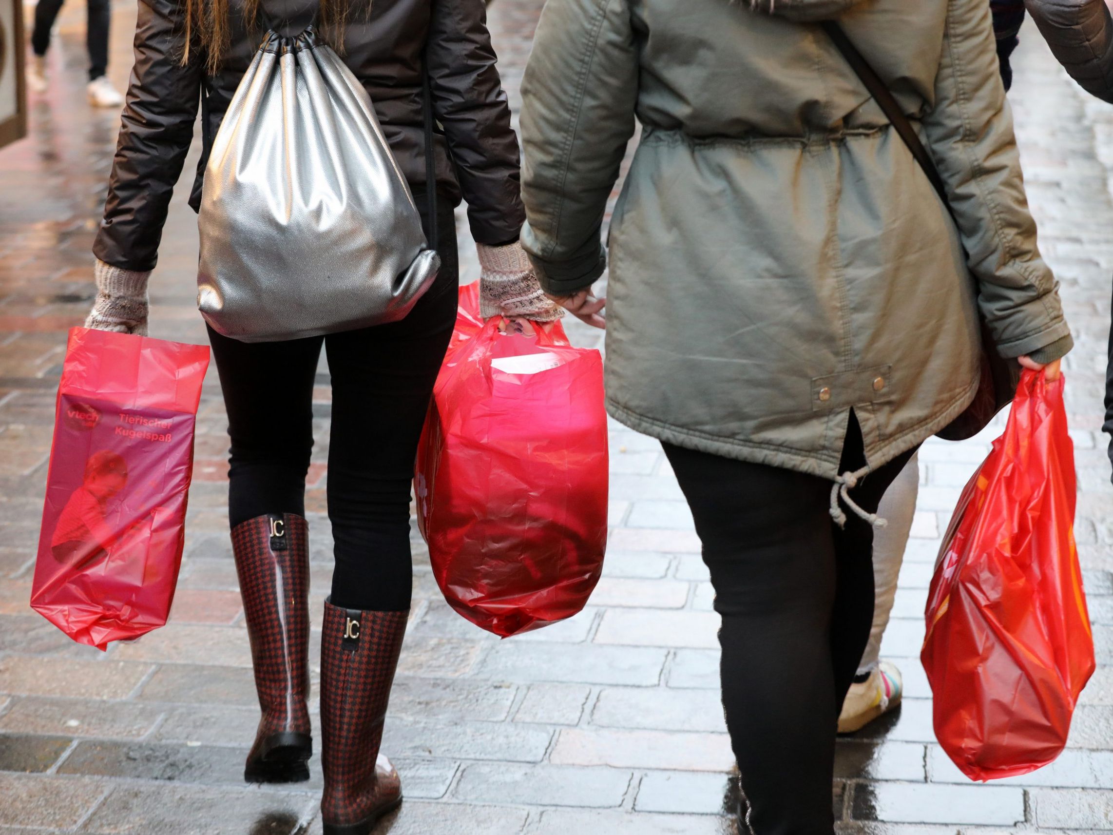 Das Weihnachtsgeschäft läuft in Deutschland schleppend - in Österreich besser. Das Weihnachtsgeschäft läuft in Deutschland schleppend - in Österreich besser.