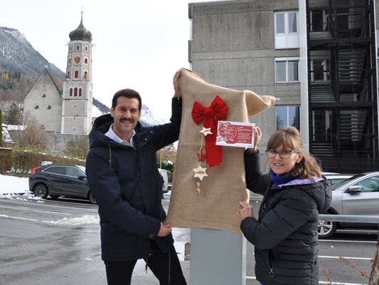 Auch dieses Jahr werden die Parkautomaten in der ganzen Stadt wieder an den Wochenenden wieder weihnachtlich dekoriert Auch dieses Jahr werden die Parkautomaten in der ganzen Stadt wieder an den Wochenenden wieder weihnachtlich dekoriert