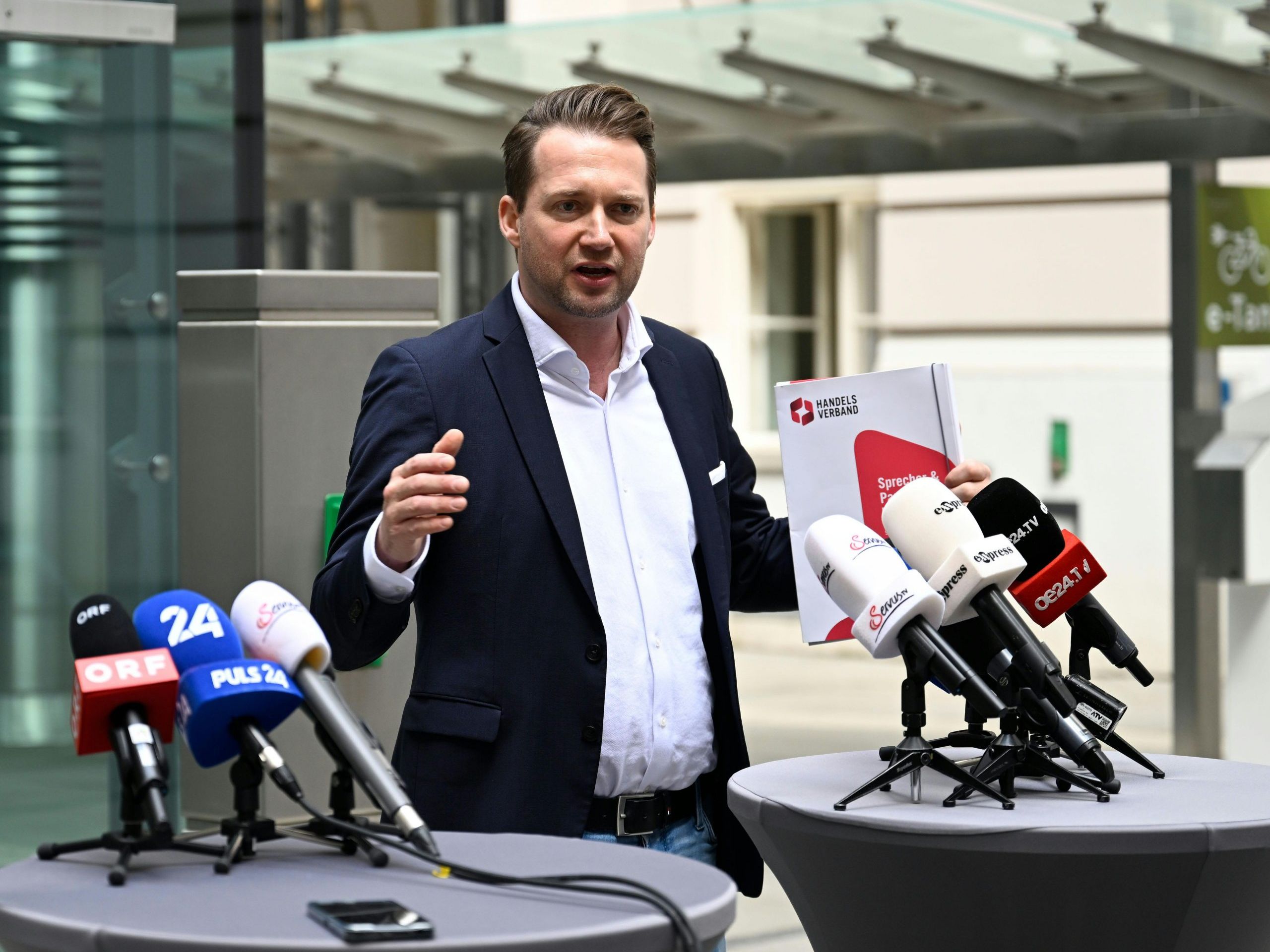 Handelsverband-Geschäftsführer Rainer Will erwartet wieder ein kleines Plus. Handelsverband-Geschäftsführer Rainer Will erwartet wieder ein kleines Plus.