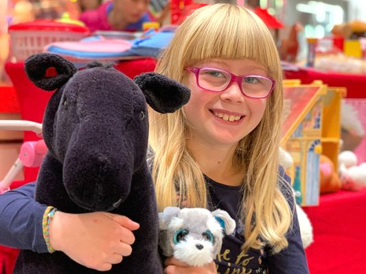 „Linda freut sich auf den Spielzeugflohmarkt am 11. Februar im ZIMBAPARK.“ „Linda freut sich auf den Spielzeugflohmarkt am 11. Februar im ZIMBAPARK.“