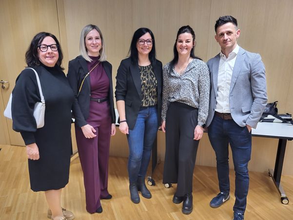 v.l.n.r: Verena Walch, Perrine Getzner, Julia Reinheimer, Antonia Carotta, Markus Steurer v.l.n.r: Verena Walch, Perrine Getzner, Julia Reinheimer, Antonia Carotta, Markus Steurer