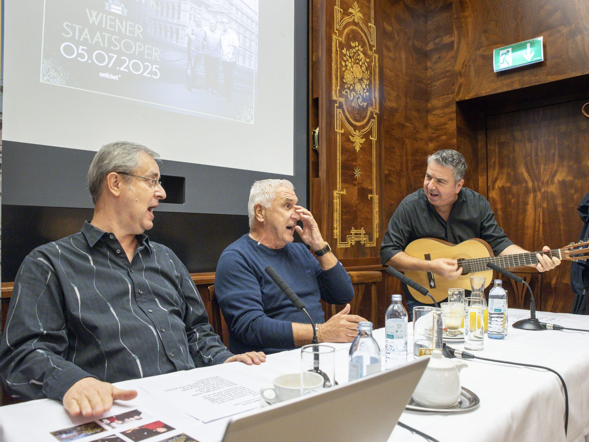 Nach dem Konzert in der Wiener Staatsoper stechen Monti Beton und Johann K. in See. Nach dem Konzert in der Wiener Staatsoper stechen Monti Beton und Johann K. in See.