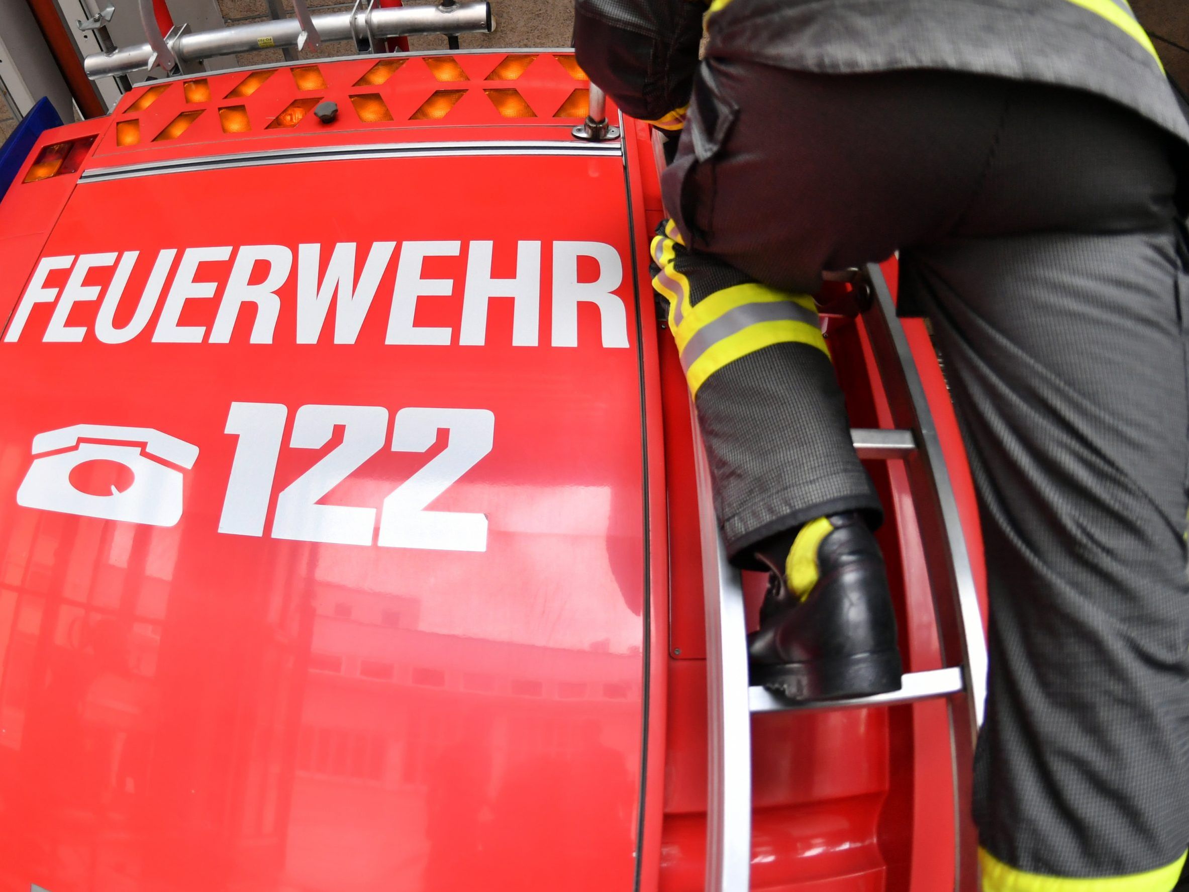 Die Feuerwehr war bei der Rettung des Mountainbikers im Einsatz. Die Feuerwehr war bei der Rettung des Mountainbikers im Einsatz.