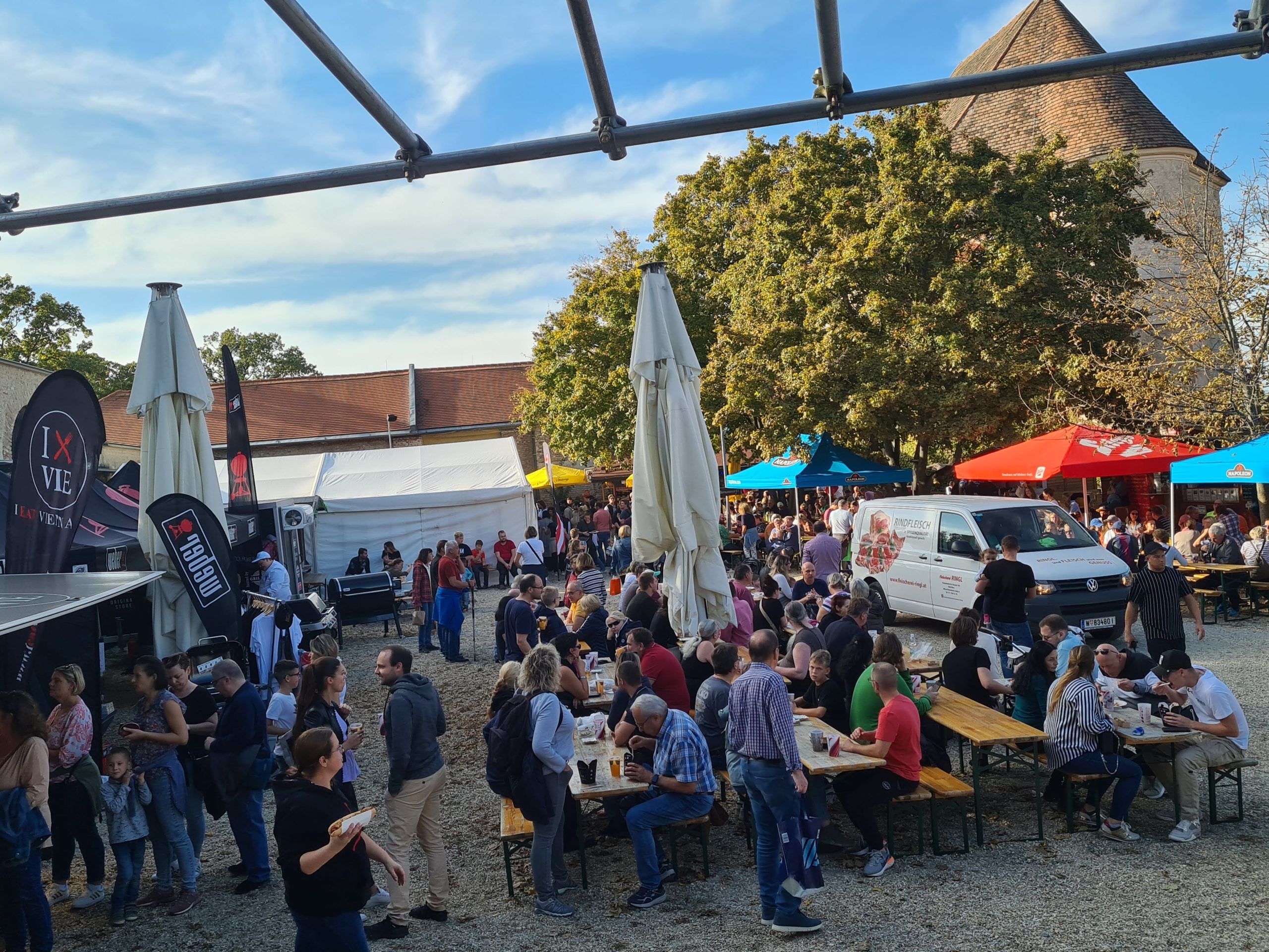 Das Wiener Wurstfest findet am 18. und 19. Oktober statt. Das Wiener Wurstfest findet am 18. und 19. Oktober statt.