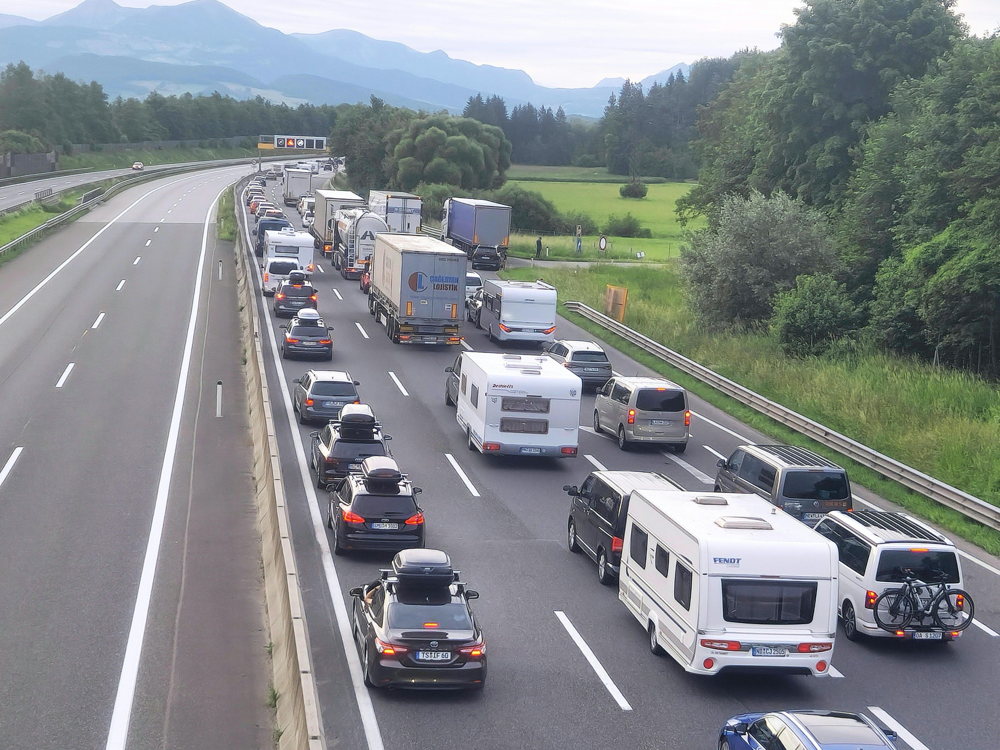 Am Wochenende kommt es wieder zu vollen Straßen. Am Wochenende kommt es wieder zu vollen Straßen.