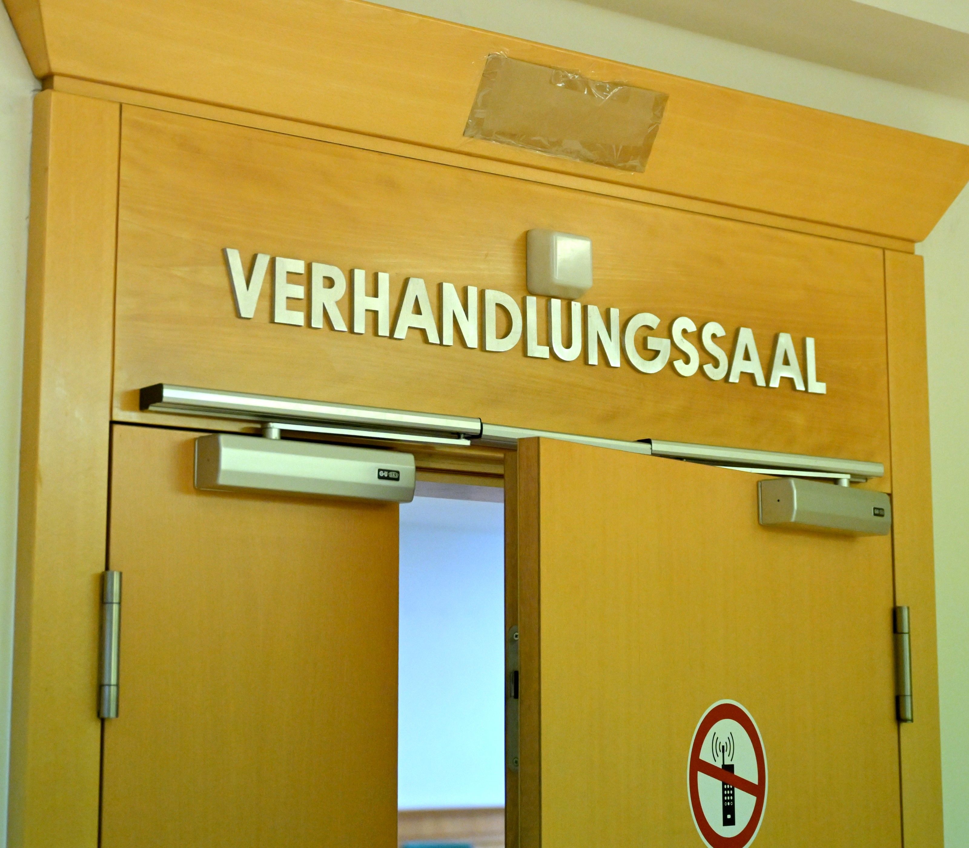 Sechs Monate bedingt nach einer Drohung gegen Nehammer. Sechs Monate bedingt nach einer Drohung gegen Nehammer.