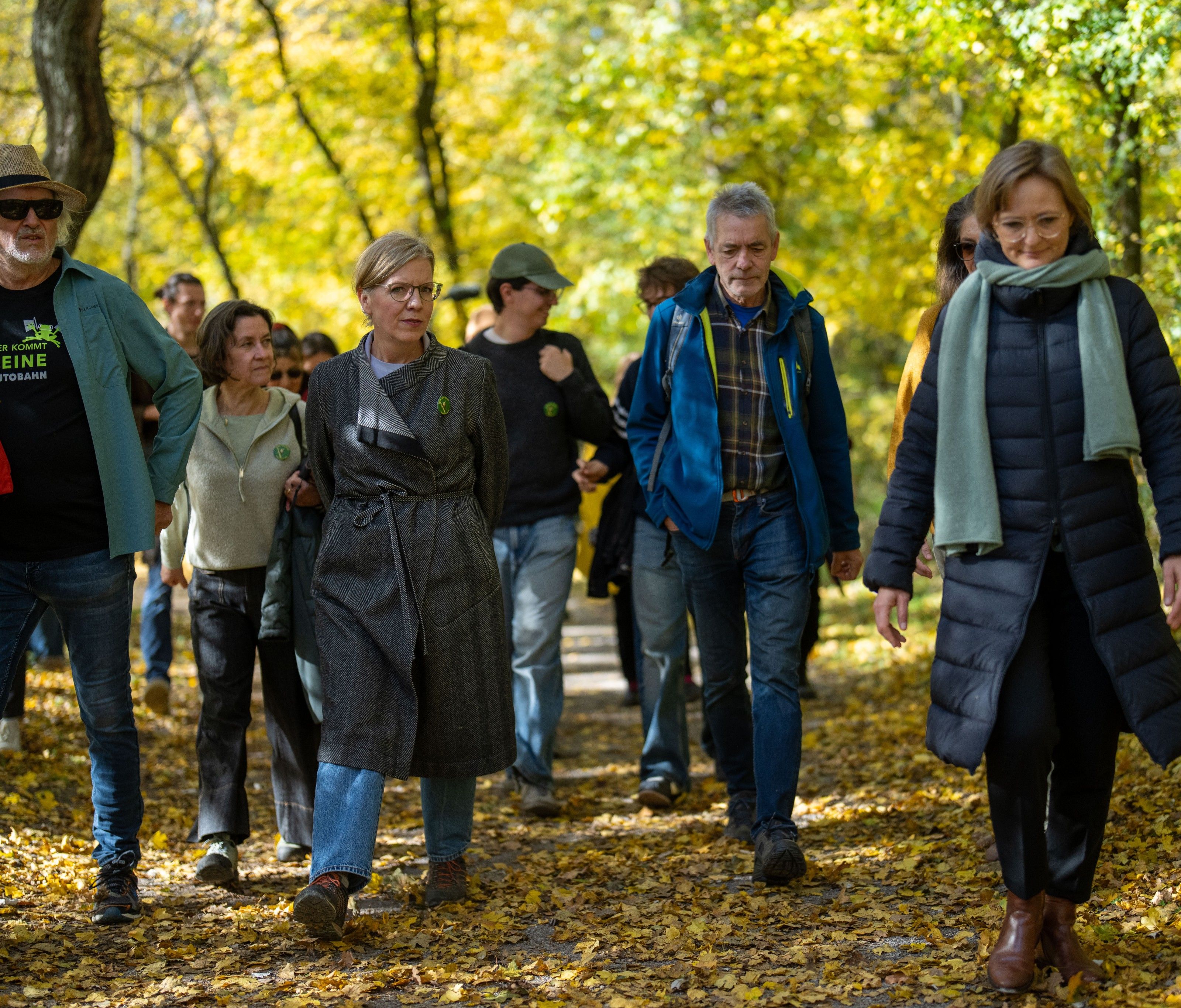 Gewessler kritisiert den Lobautunnel bei einem Lokalaugenschein in der Lobau. Gewessler kritisiert den Lobautunnel bei einem Lokalaugenschein in der Lobau.