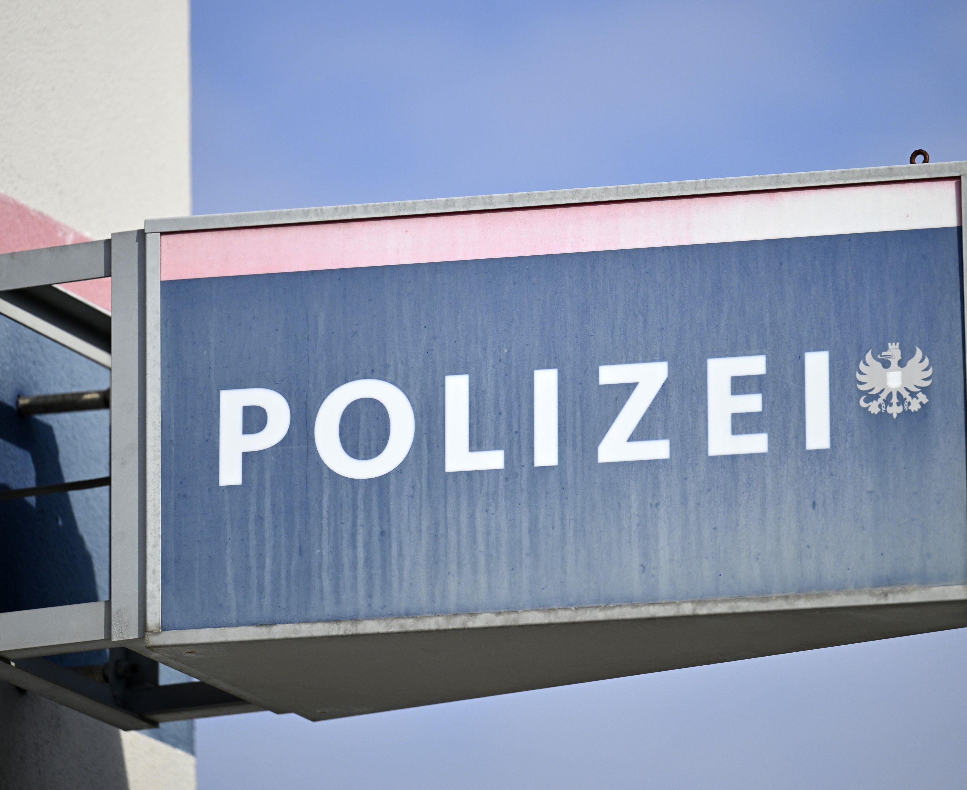 Der Mann wurde verhaftet. Der Mann wurde verhaftet.
