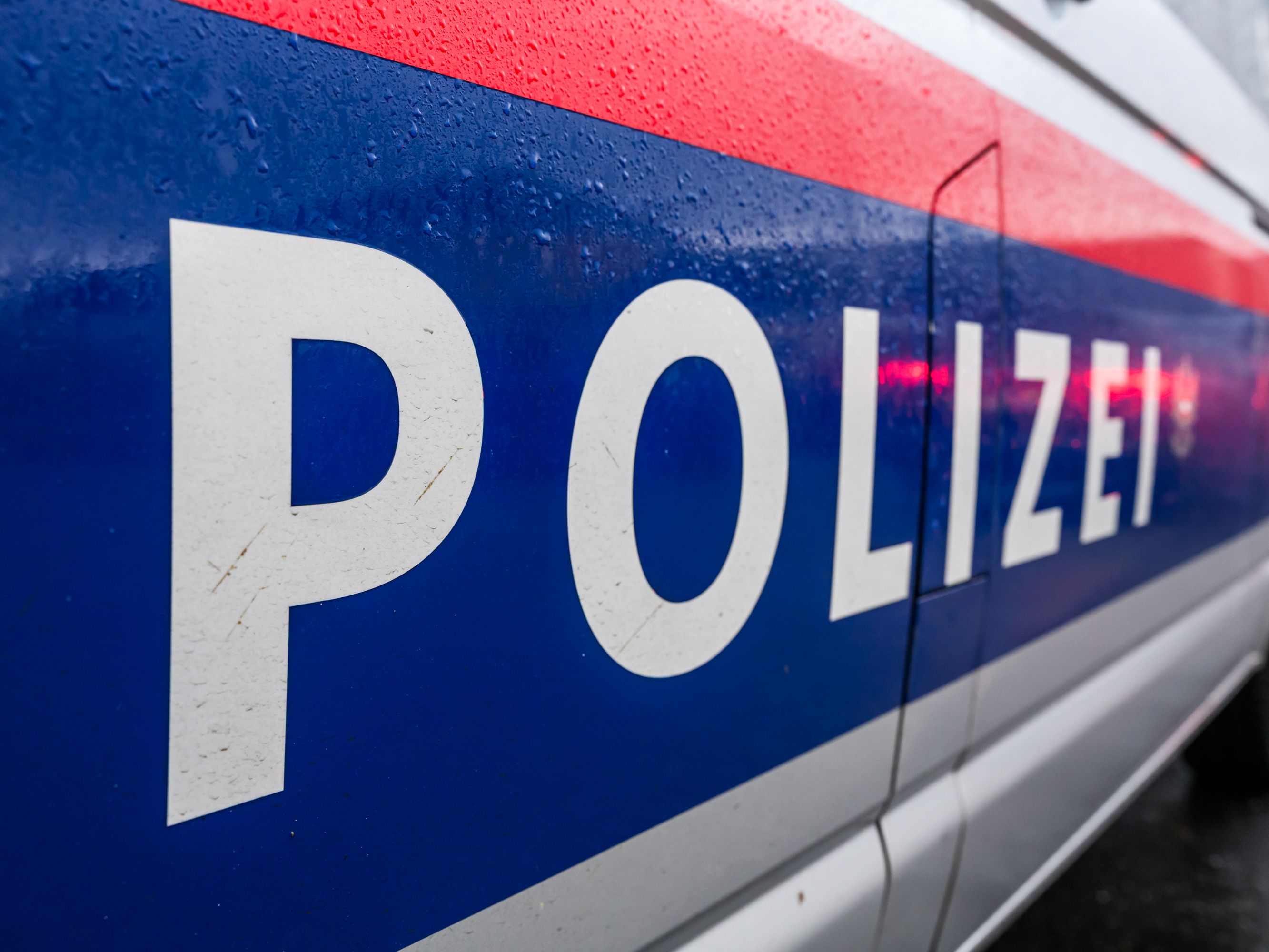 Nach der Bluttat an einer Familie in Enns, sitzt ein 78-Jähriger in U-Haft. Nach der Bluttat an einer Familie in Enns, sitzt ein 78-Jähriger in U-Haft.
