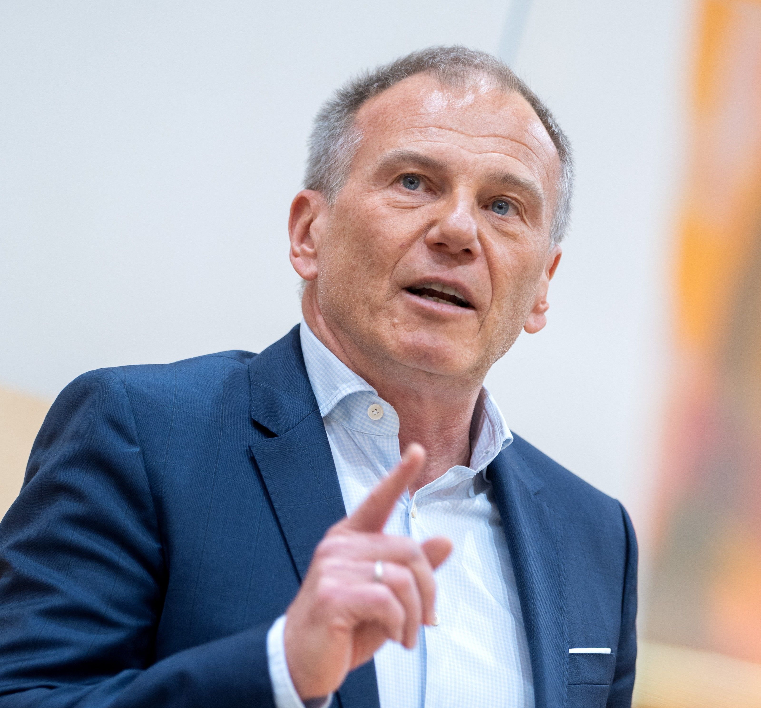 Armin Wolf zeigt die Plattform X bei der Staatsanwaltschaft an. Armin Wolf zeigt die Plattform X bei der Staatsanwaltschaft an.