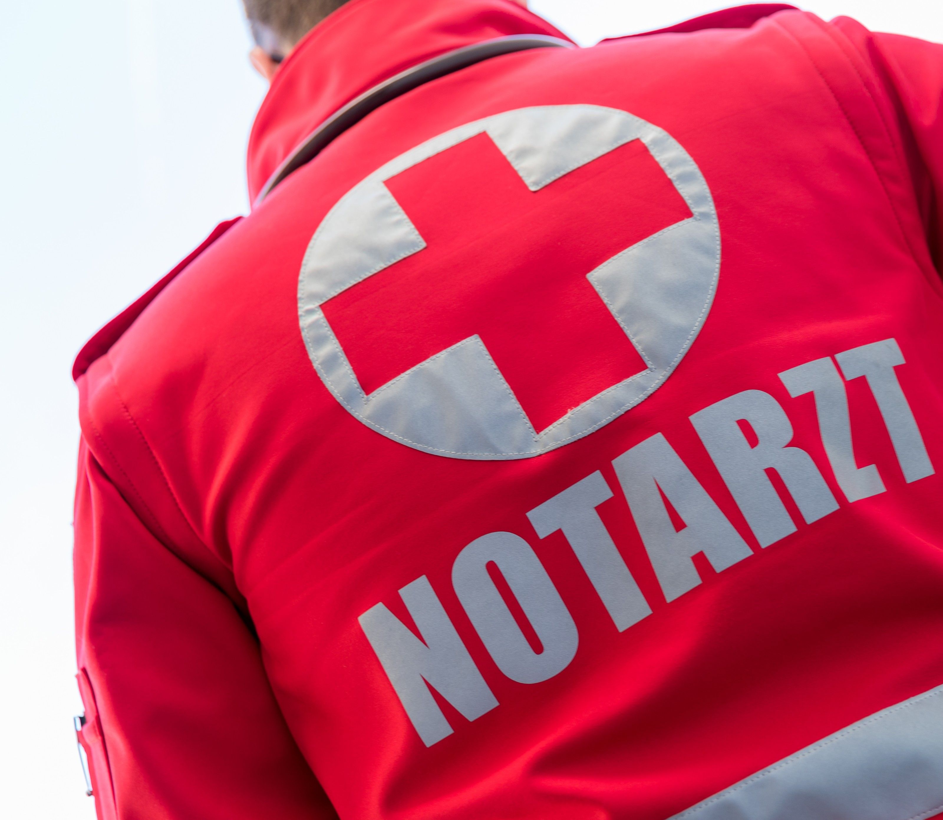 Der Mann wurde vom Notarzt ins Spital gebracht. Der Mann wurde vom Notarzt ins Spital gebracht.