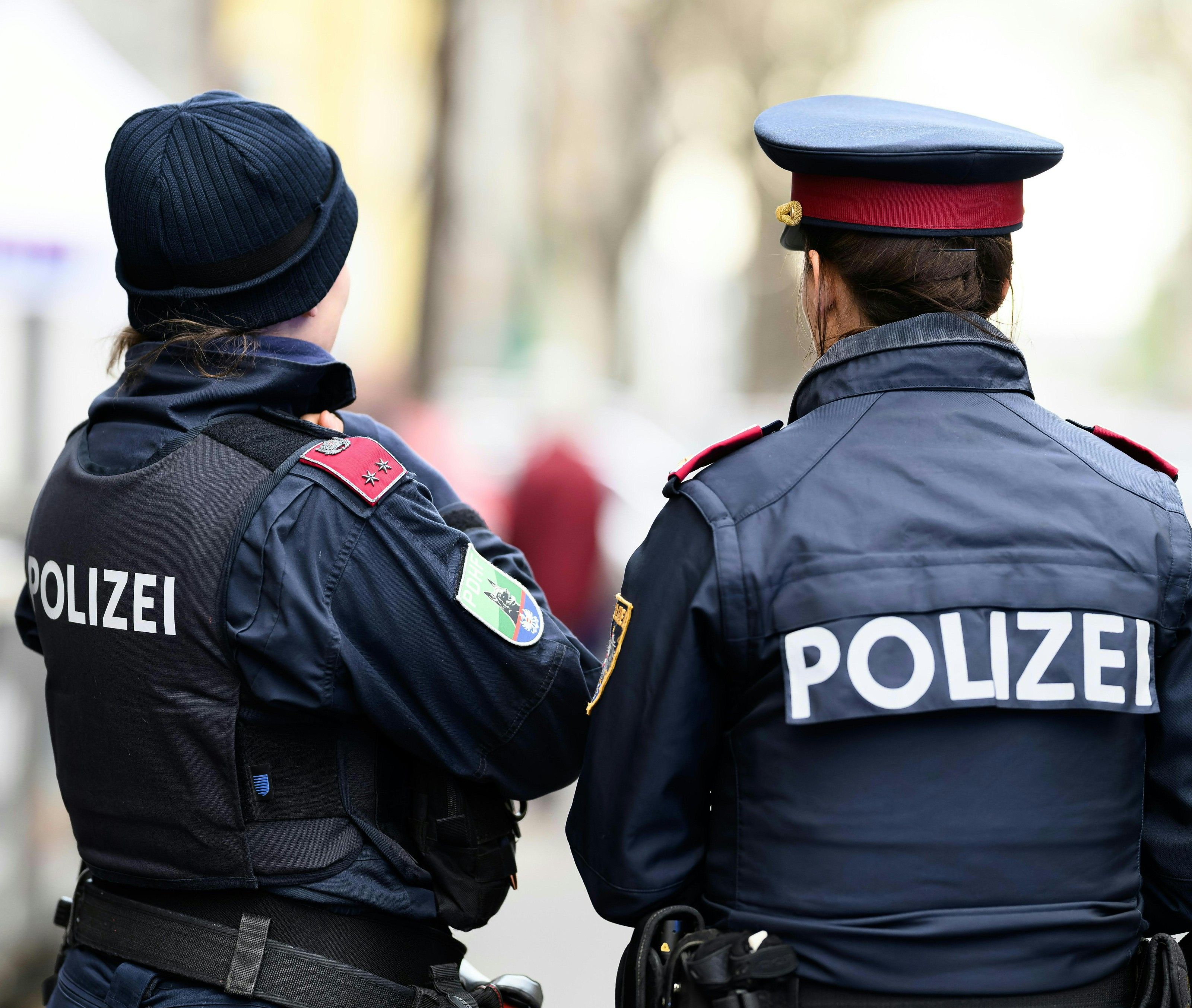 Die Polizei bittet um Hinweise. Die Polizei bittet um Hinweise.