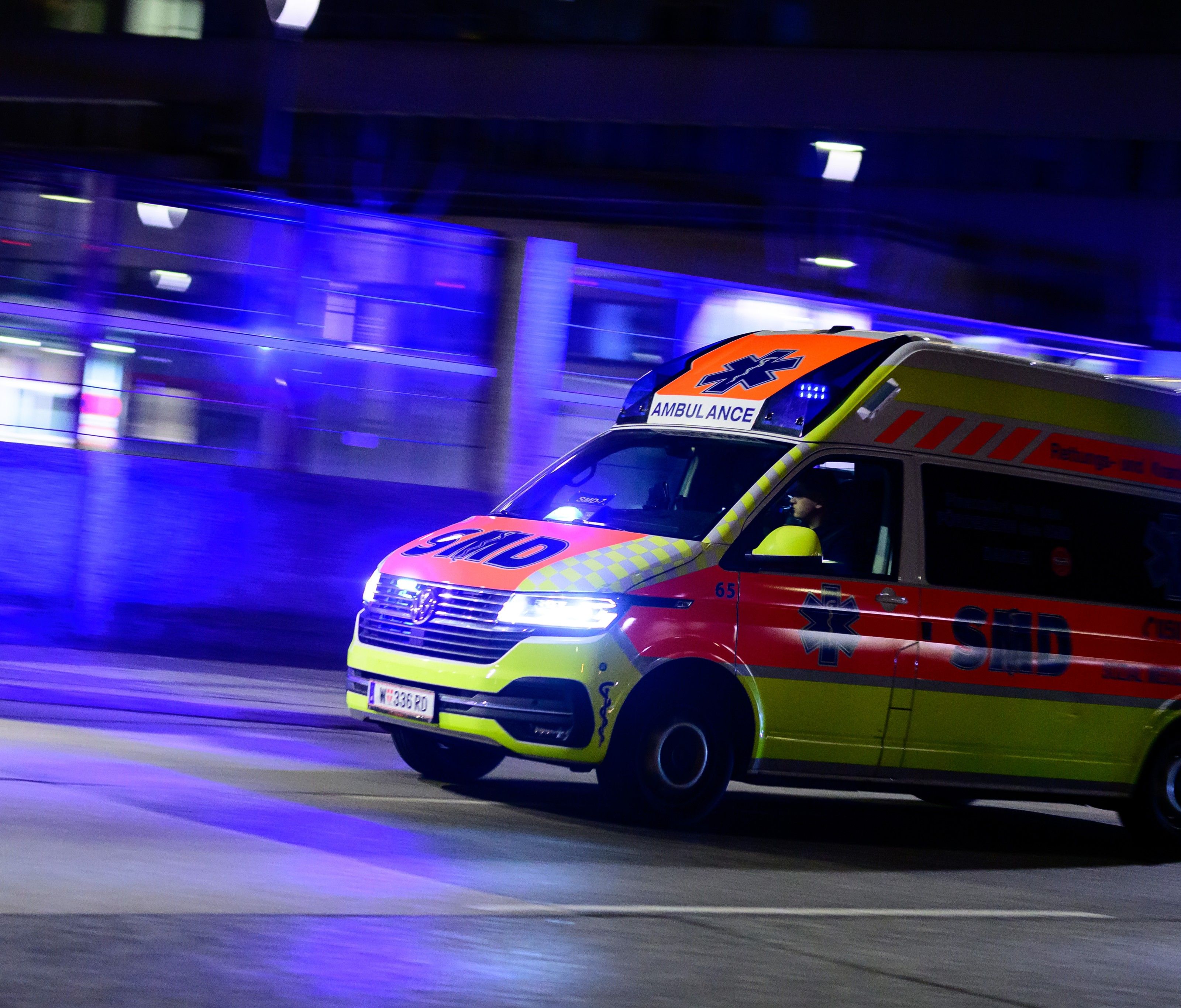 Der Mann verhielt sich der Polizei gegenüber weiterhin aggressiv. Der Mann verhielt sich der Polizei gegenüber weiterhin aggressiv.