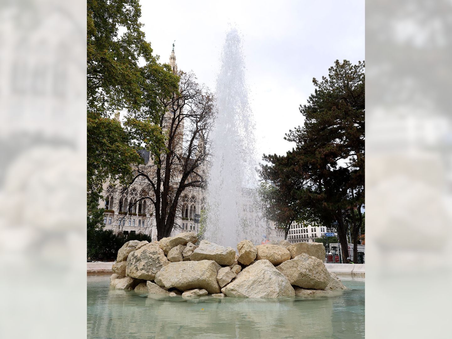 Die Rathausbrunnen erstrahlen in neuem Glanz. Die Rathausbrunnen erstrahlen in neuem Glanz.