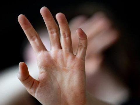 Eine 20-Jährige wurde in ihrer Wohnung in Wien-Hernals von drei Frauen überfallen. Eine 20-Jährige wurde in ihrer Wohnung in Wien-Hernals von drei Frauen überfallen.